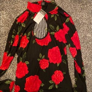 NWT Roses keyhole front top
